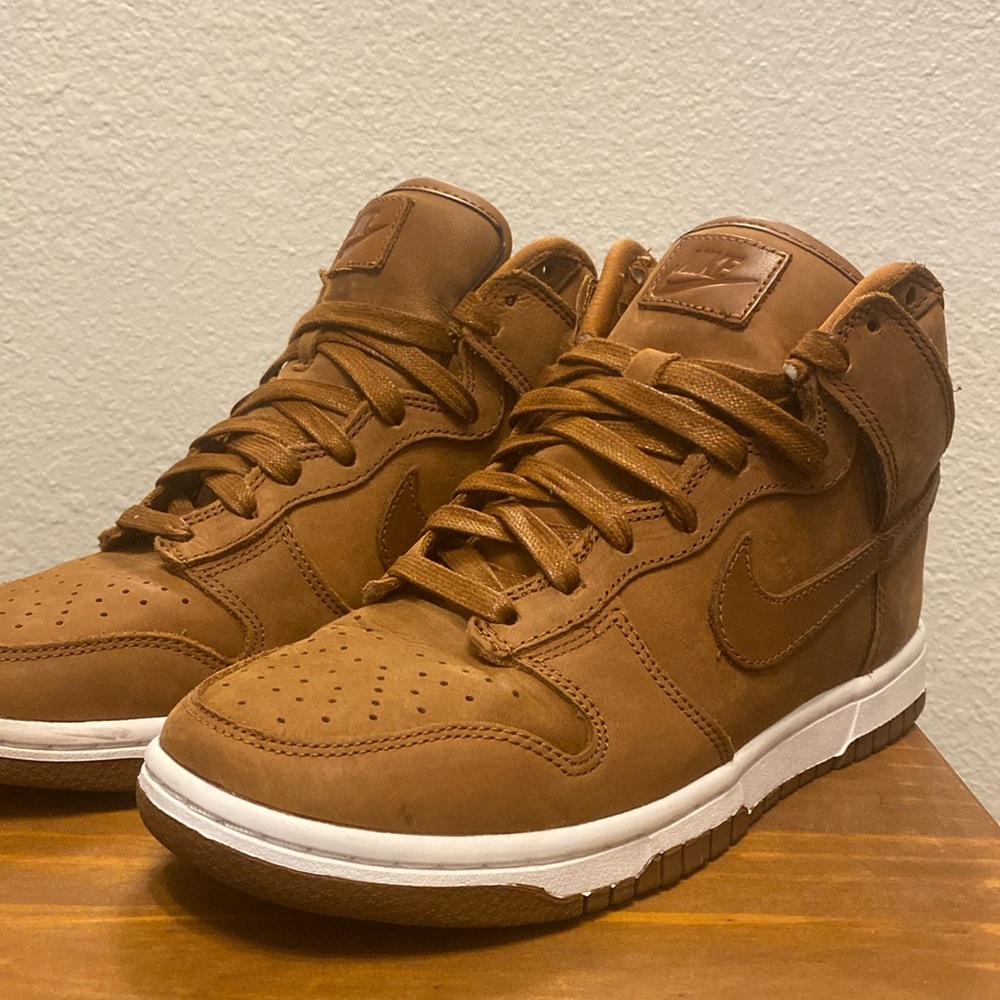 Nike womens dunk high premium size 6.5